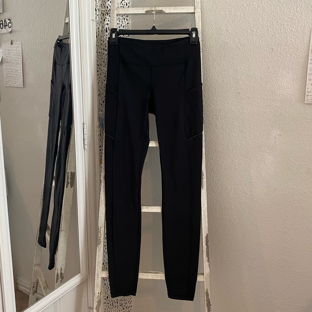 LULULEMON BLACK FULL LENGTH LEGGINGS SIZE 4